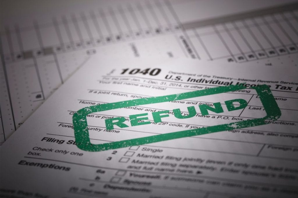 Poreski obrazac sa pečatom "refund" kojim se simbolizuje refakcija PDV