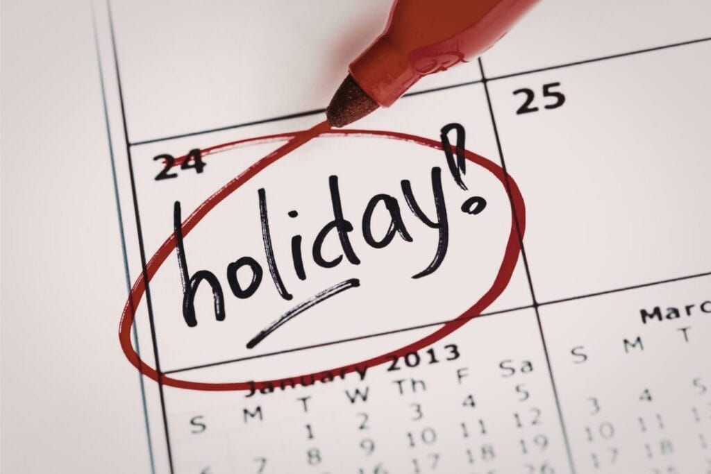 Kalendar sa zaokruženim datumom i oznakom holiday, simbol praznika i slobodnih dana.