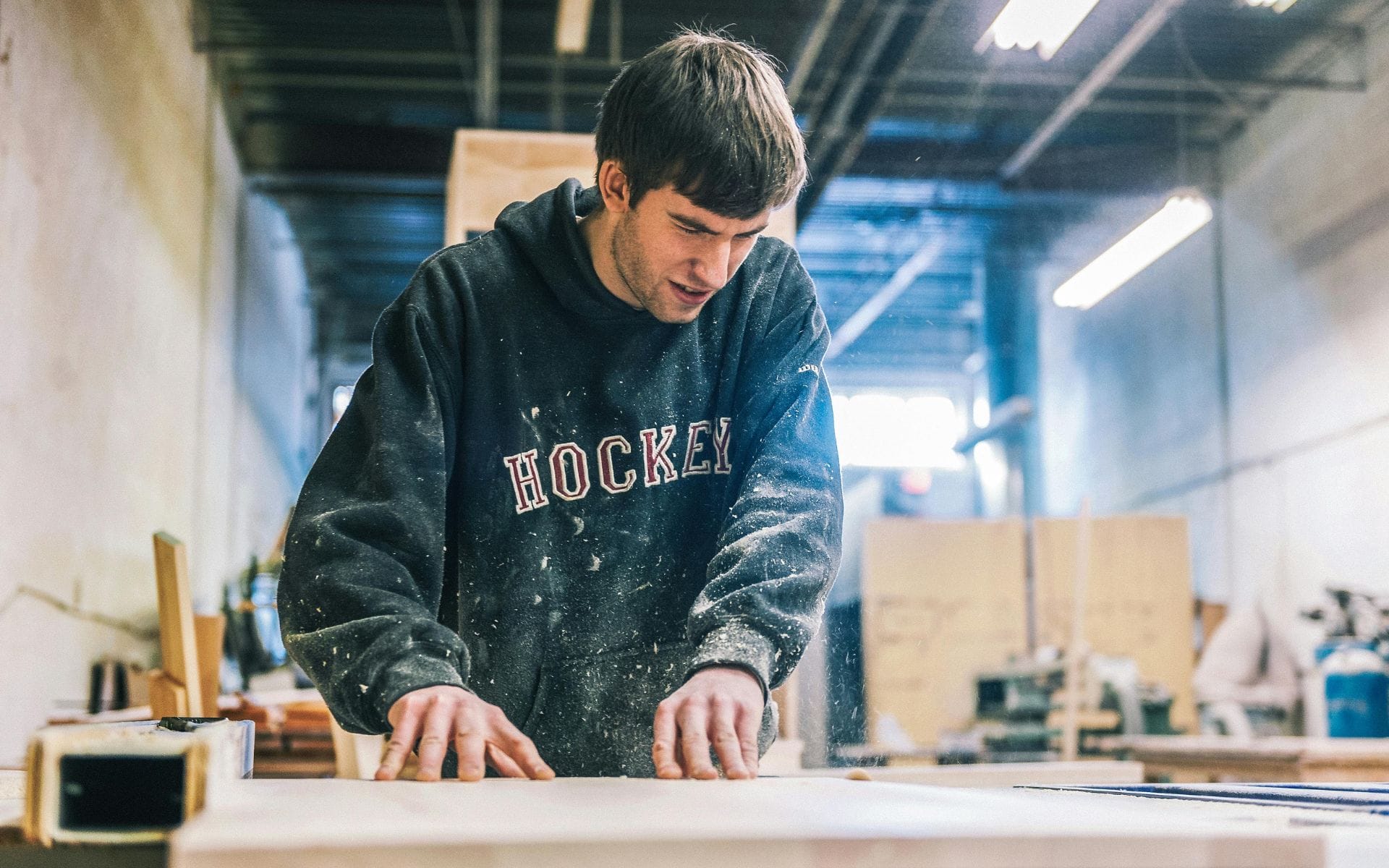 mlad mizar reže desko, štipendije za deficitarne poklice