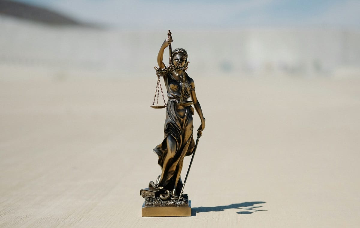 statue of justice, supreme court on performance-based pay