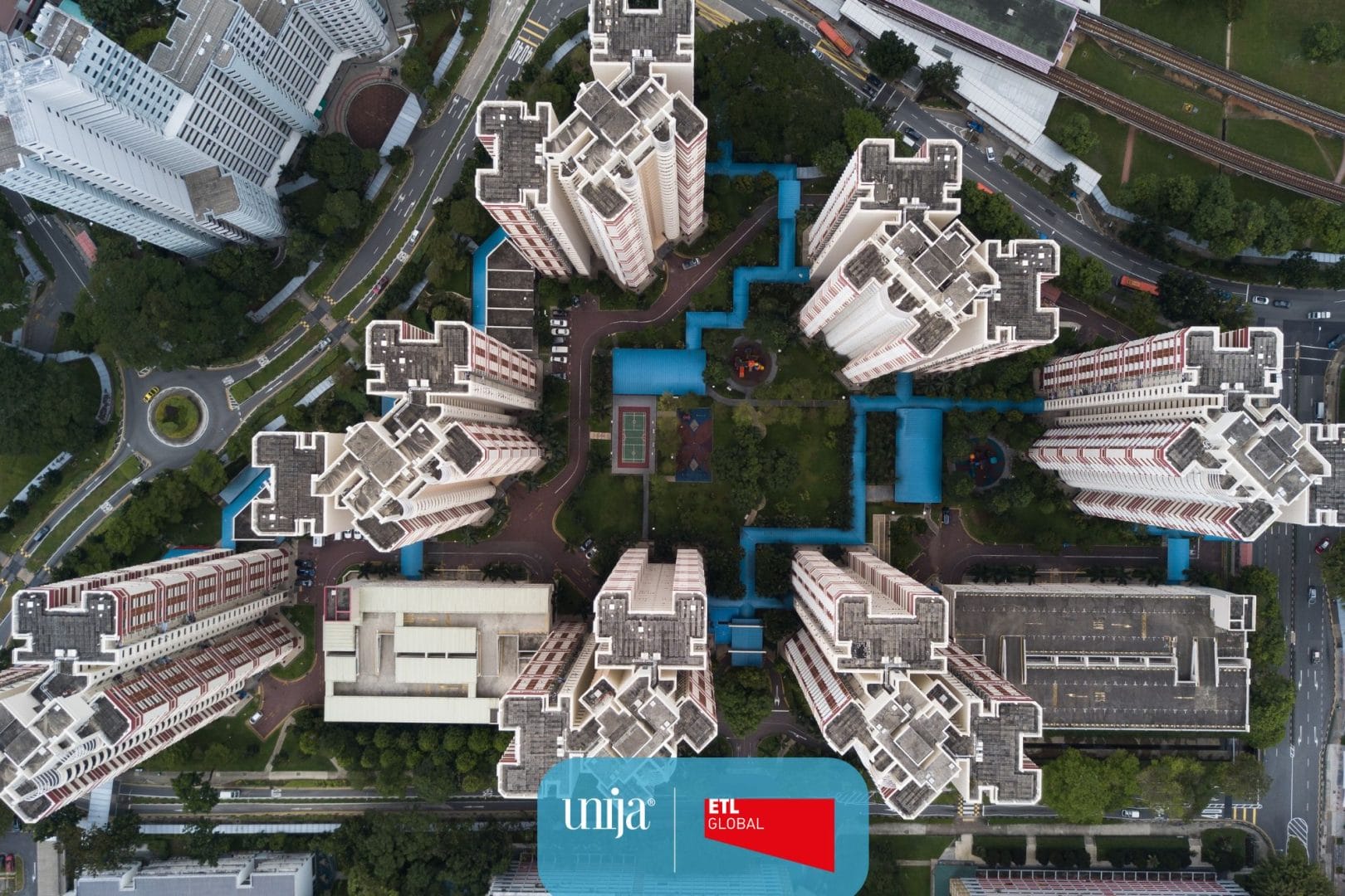 Vazdušni pogled na Tehnološko-industrijske razvojne zone (TIRZ) u Severnoj Makedoniji, sa visokim zgradama, zelenim površinama i modernom infrastrukturom.