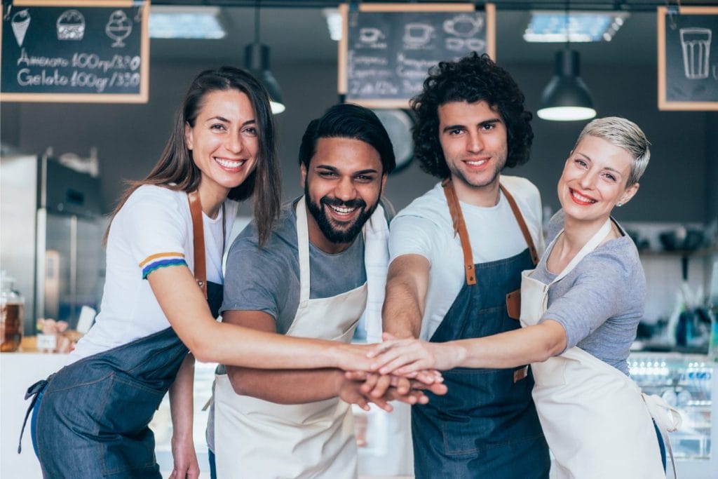 Tim preduzetnika koji planira budućnost i razmatra prodaju kompanije