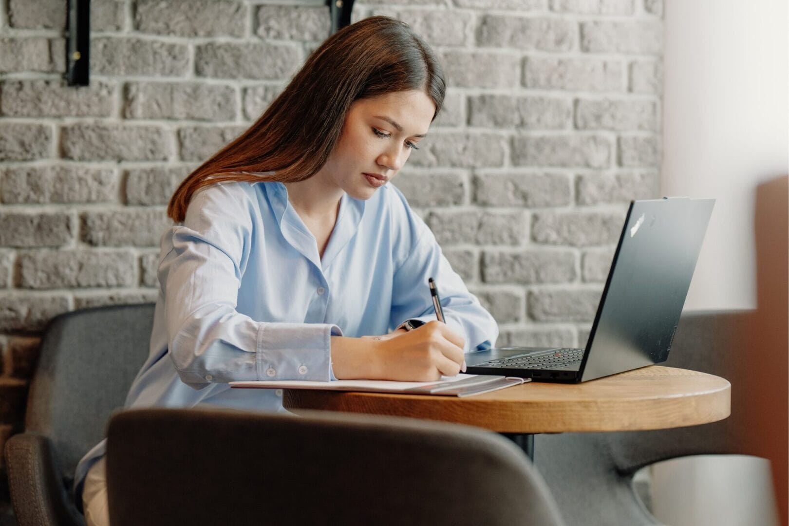 Stranac vlasnik firme u Srbiji – priprema dokumentacije za registraciju